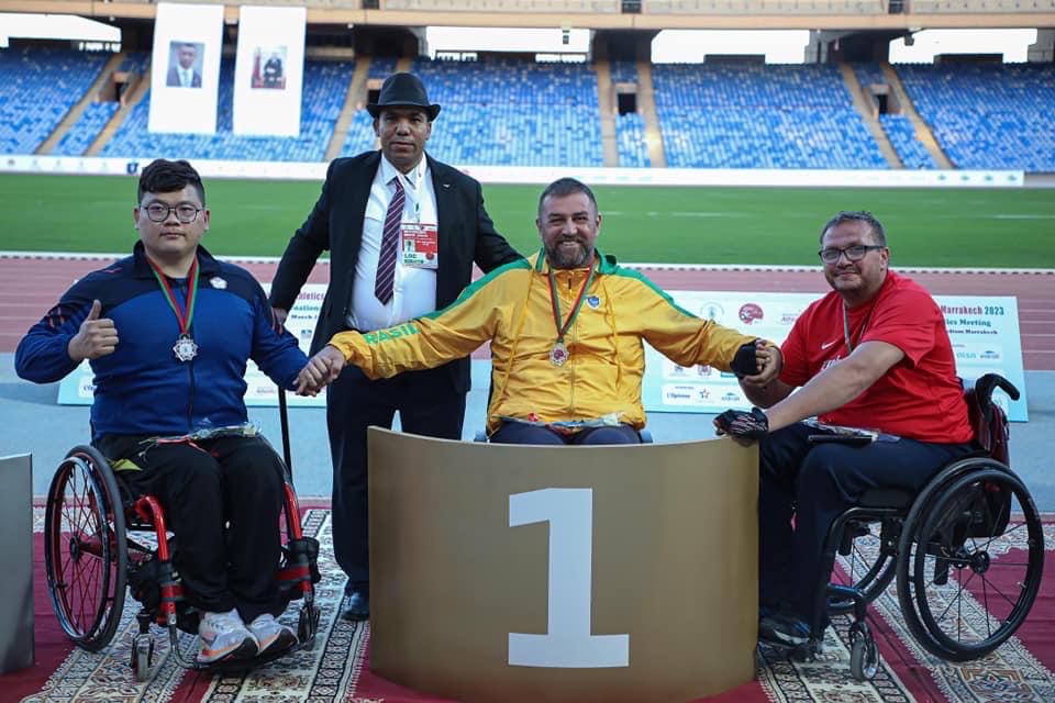 (圖)Taiwan’s para athlete Liu Wei-chi (right) took part in the Marrakech Grand Prix 2023 and took silver in the F56 class discus. (2)